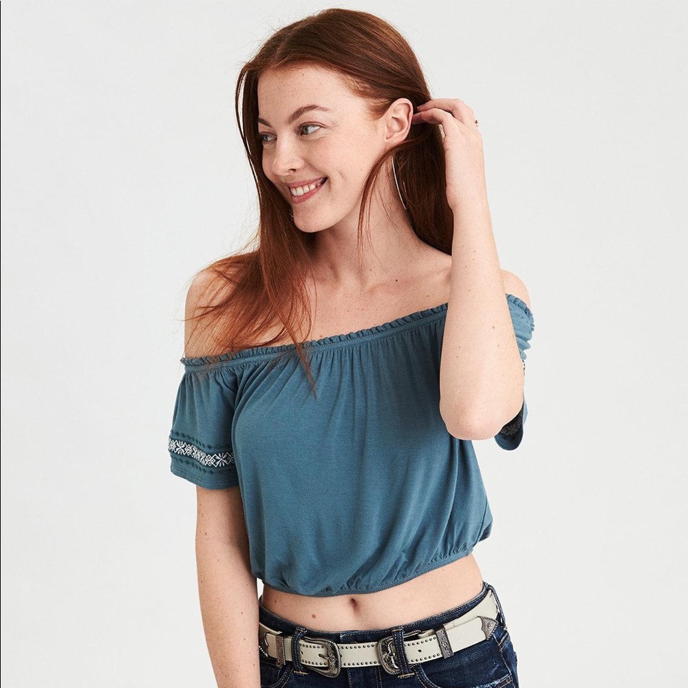 American Eagle cropped teal short sleeve shirt